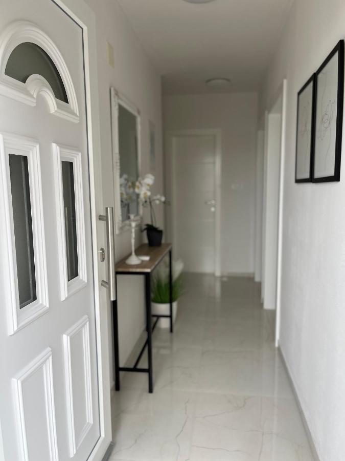 Apartmani Lozic Башка-Вода Екстер'єр фото